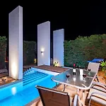 Villa Almond *