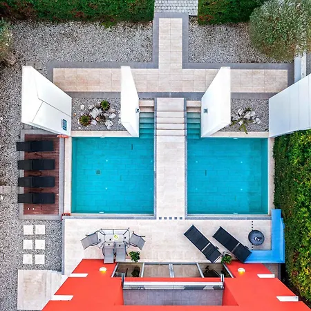 Almond Ixia (Rhodes)