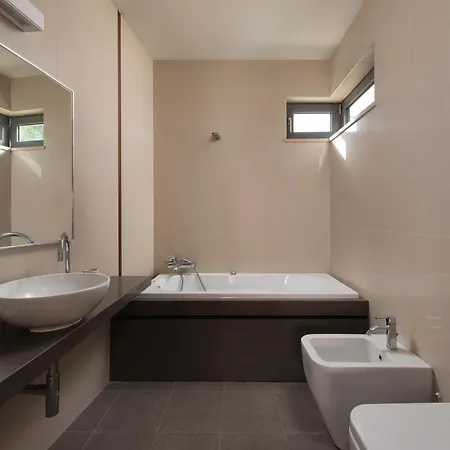 Almond * Ixia (Rhodes)